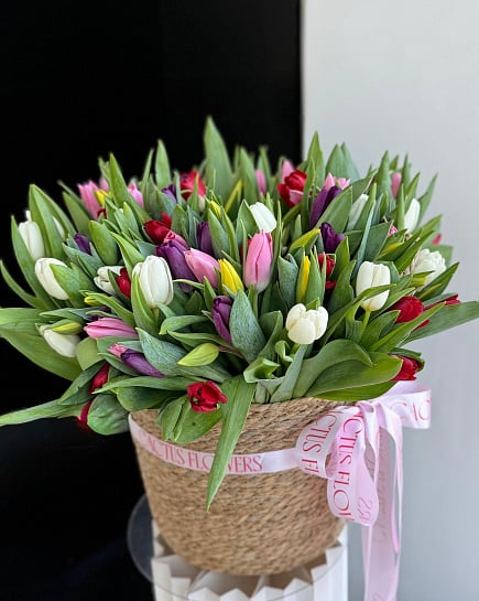 101 MIX тюльпан в корзине  с доставкой по Астане