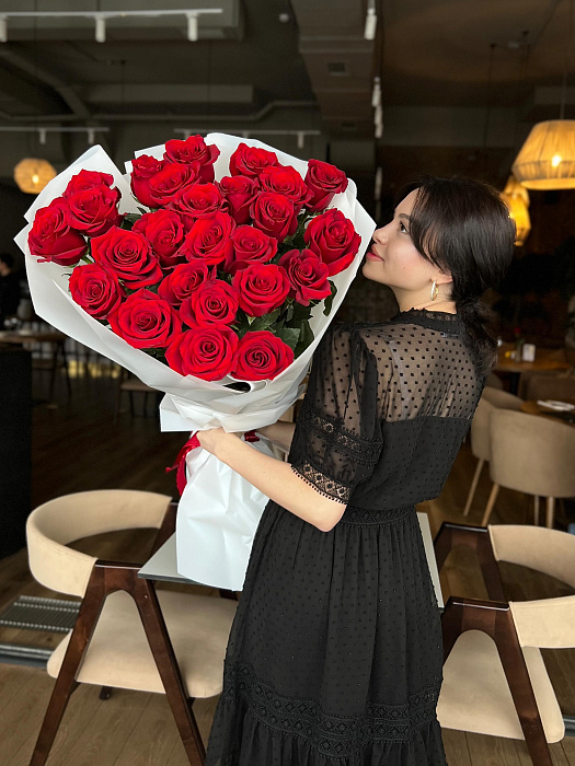 Bouquet of 25 meter roses (90-100cm)