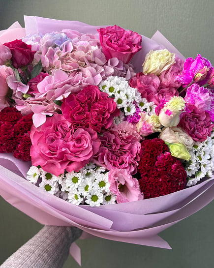 Большой круглой букет из гортензии и роз with delivery to Astana