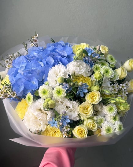 Букет из синих гортензий и желтых роз with delivery to Astana