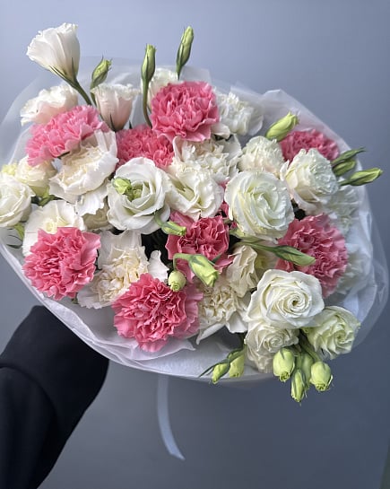 Розово-белый дуэт эустомы и гвоздик с доставкой по Астане