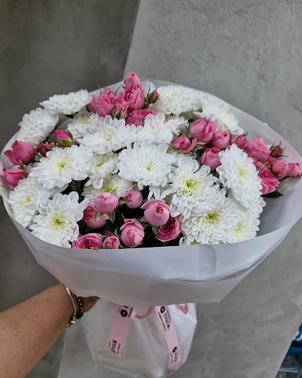 Бело-розовое очарование с кустовыми розами with delivery to Almaty