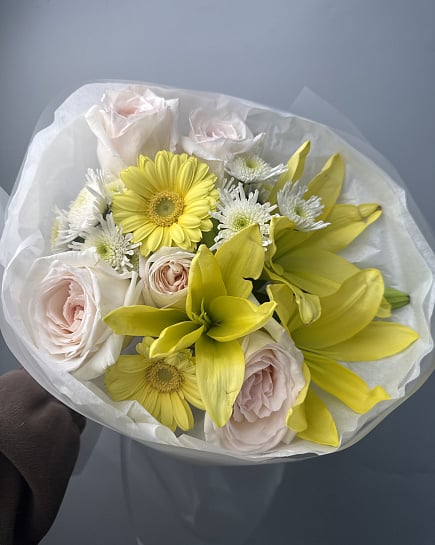 Солнечный микс с пионовидными розами с доставкой по Астане