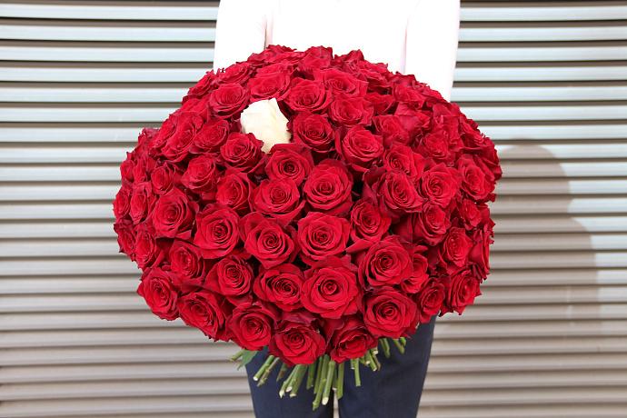 Bouquet of red roses Mysterious person