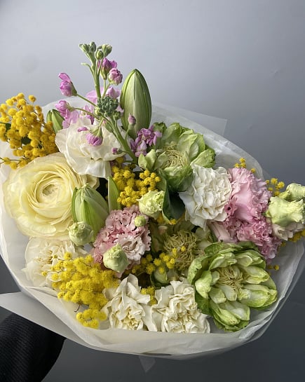 Весенний букет с ранункулюсом и мимозой с доставкой по Астане