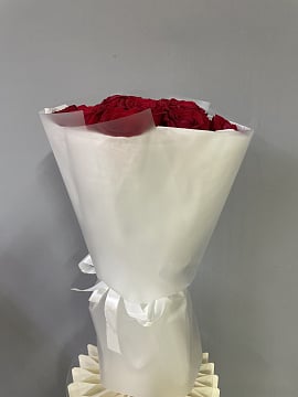 Букет из красных роз средний