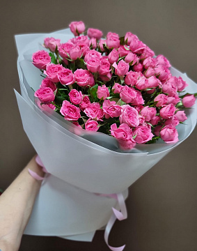 Розовое облако из кустовых роз