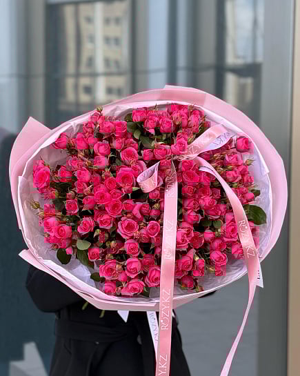 Моно букет из 25 кустовых ярко-розовых роз с доставкой по Астане