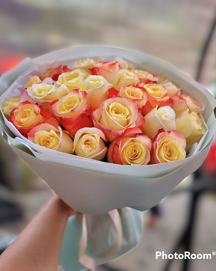 Букет "25 красно-оранжевых роз" с доставкой по Алматы