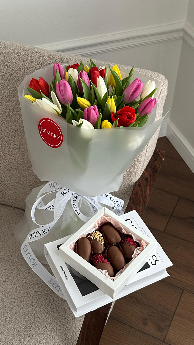 Combo of 25 mixed tulips and 4 chocolate covered dates Combo of 25 mixed tulips and 4 chocolate covered dates