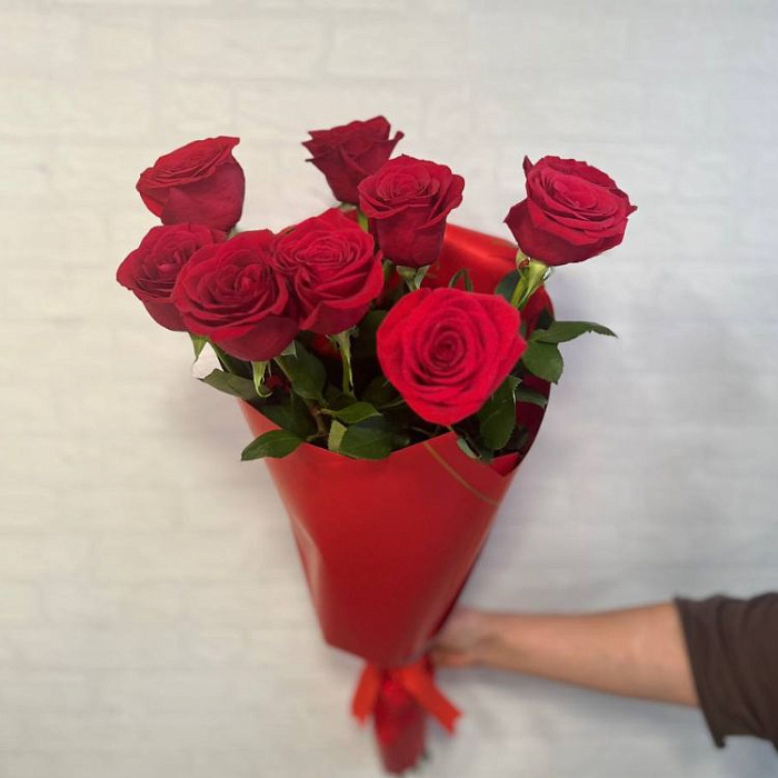 Bouquet of 9 tall red roses