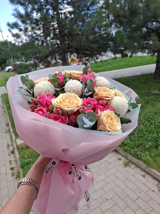 Пастельный микс из роз и хризантем - купить в Алматы с доставкой