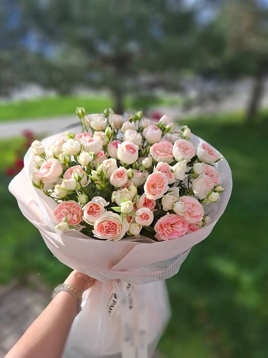 Облако нежности из кустовых роз