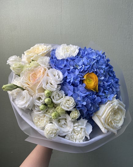 Синяя гортензия с акцентом ранункулюса with delivery to Astana
