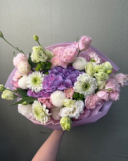 Розово-фиолетовый букет с гортензией и эустомой с доставкой по Астане