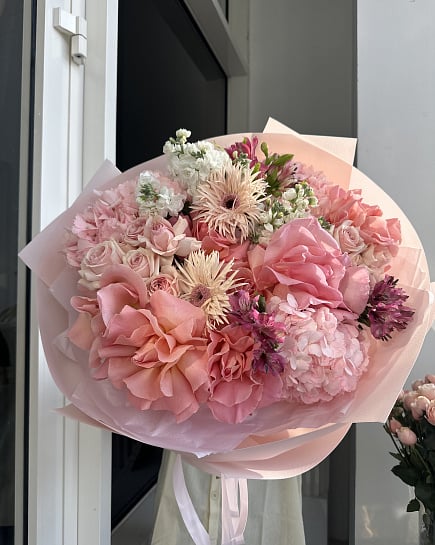 Розовое очарование с гортензией и георгинами с доставкой по Астане