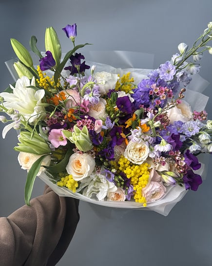 Весенний букет с лилиями, розами и мимозой с доставкой по Астане