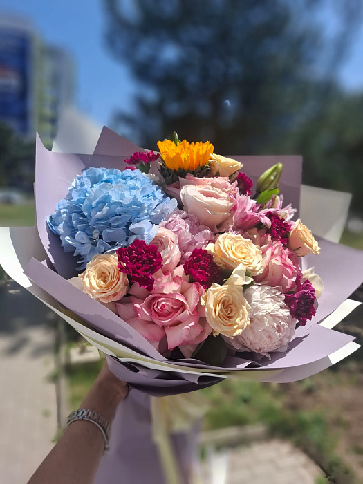 Яркий микс с гортензией и подсолнухом - купить в Астане с доставкой
