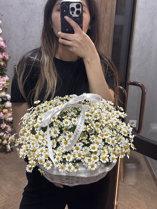 Солнечные ромашки в корзине - купить в Астане с доставкой