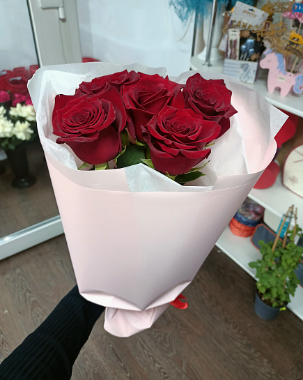 Bouquet of 5 premium roses flowers delivered to Kostanay.