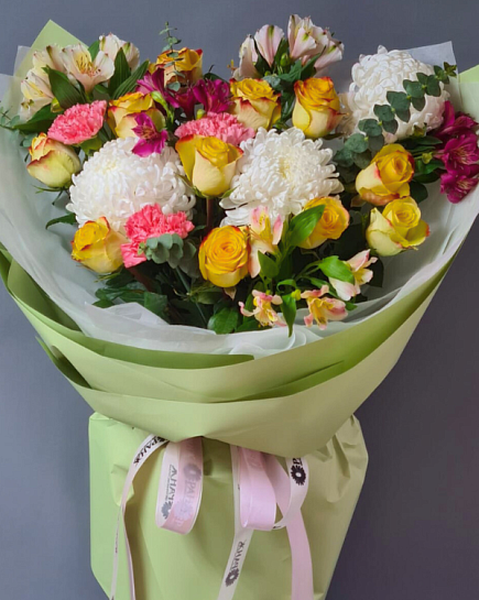 Букет цветов "С днем рождения"  с доставкой по Алматы
