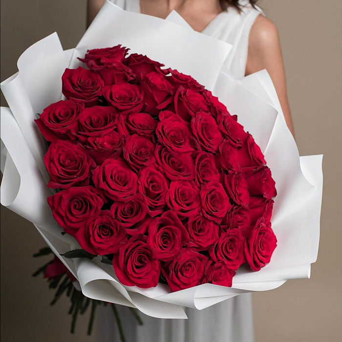 35 red roses