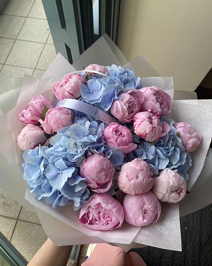 Bouquet of 15 peonies and 3 hydrangeas flowers delivered to Astana