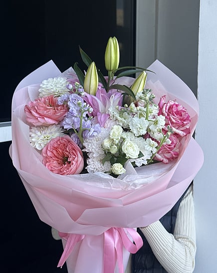 Большой круглый букет с розовыми и белыми цветами with delivery to Astana