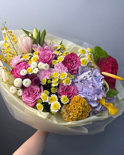 Яркий микс с антуриумом и гортензией с доставкой по Астане