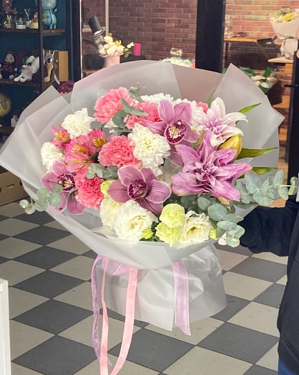 Орхидеи и лилии: цветочная элегантность с доставкой по Астане