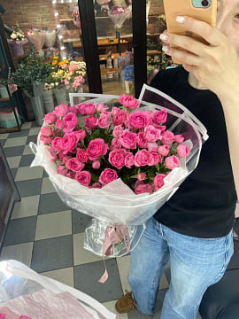 Розовое облако из кустовых роз