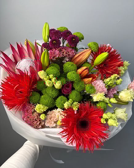Яркий акцент с протеей и герберами с доставкой по Астане