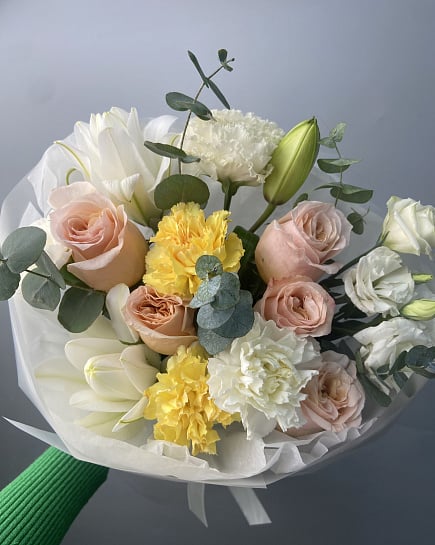 Нежный букет из роз, гвоздик и лилий с доставкой по Астане