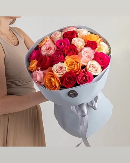 Яркий микс из 25 роз с доставкой по Астане