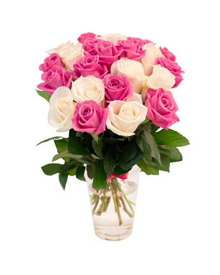 Микс-букет из 25 малиновых и белых роз с доставкой по Каратау