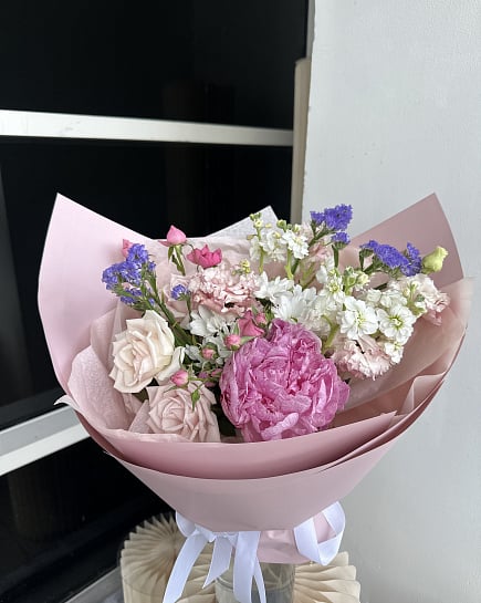 Романтичный микс с пионовидными розами и маттиолой with delivery to Astana