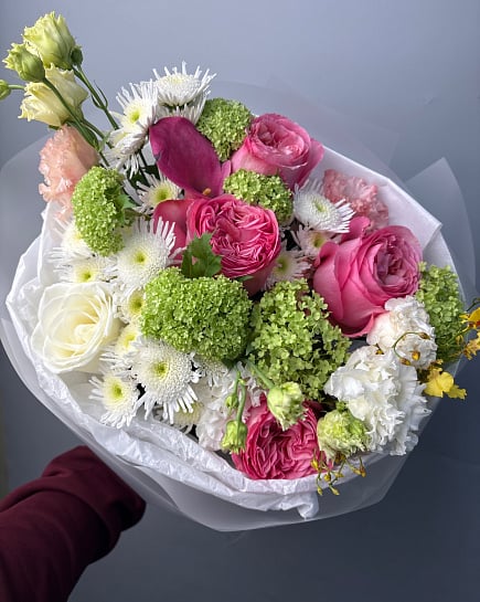 Романтичный микс с пионовидными розами и каллами с доставкой по Астане