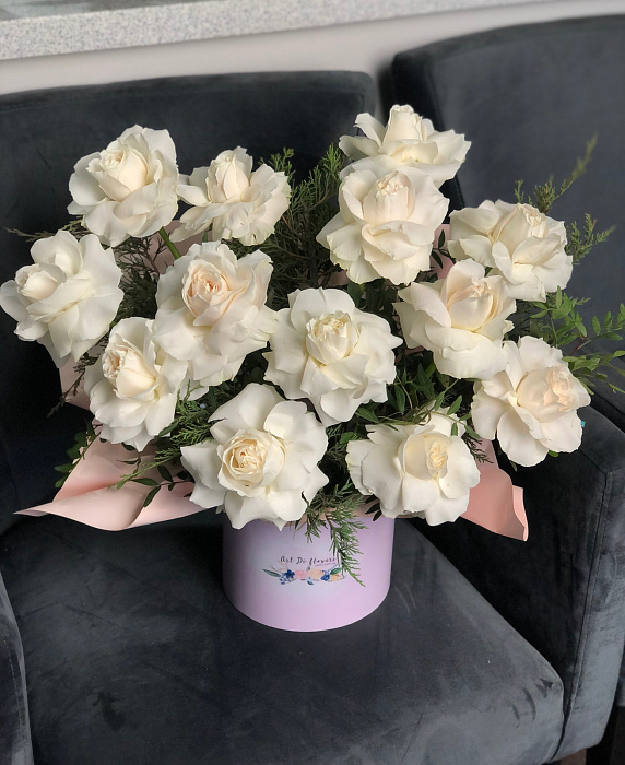 Bouquet of roses in a box