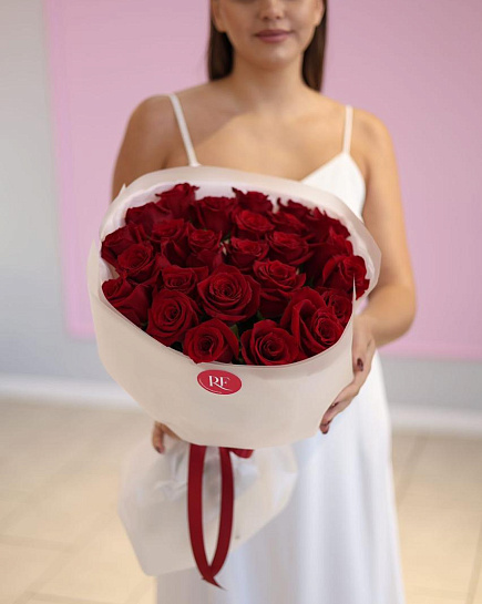 Mono bouquet of 25 red roses with delivery to Petropavlovsk