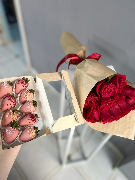 Set of red roses with chocolate covered strawberries