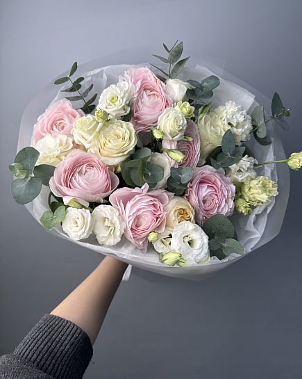 Нежный букет из ранункулюсов и эустомы с доставкой по Астане