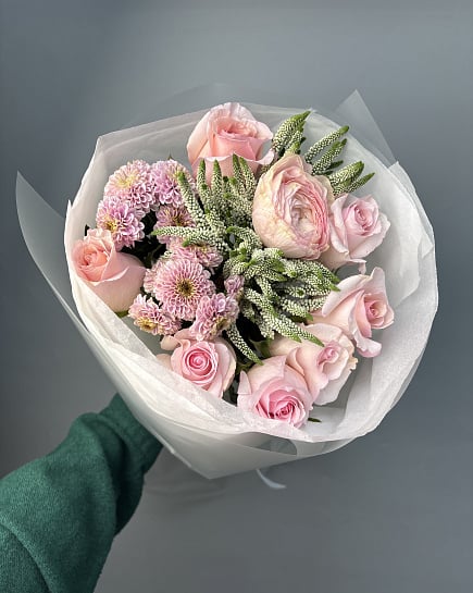 Нежный букет из розовых роз и ранункулюса с доставкой по Астане
