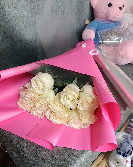 Bouquet of Bouquet of snow-white roses flowers delivered to Kostanay.