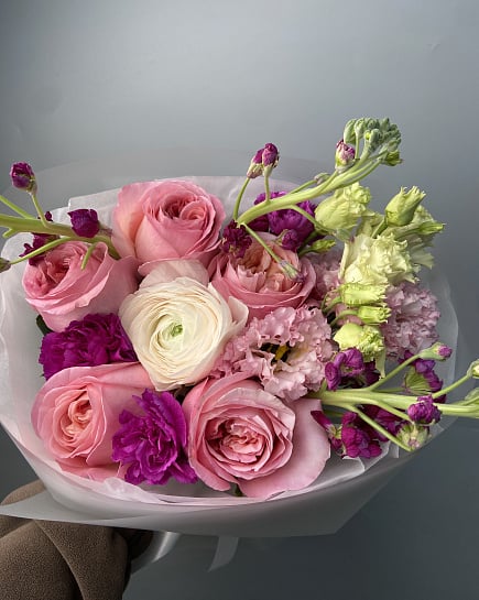 Нежный букет из пионовидных роз и ранункулюсов с доставкой по Астане