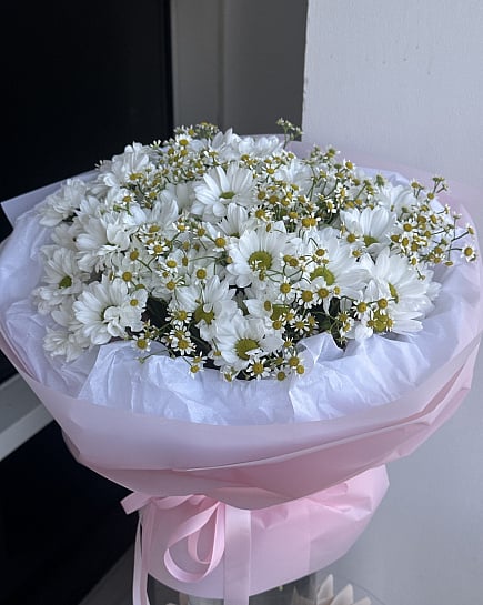 Большой круглый букет хризантем и ромашек with delivery to Astana
