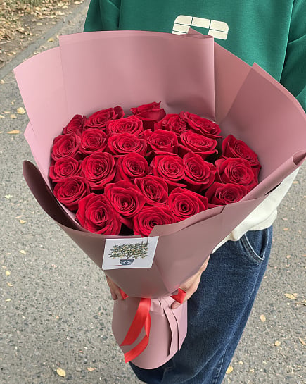 Крупный круглый букет красных роз with delivery to Pavlodar