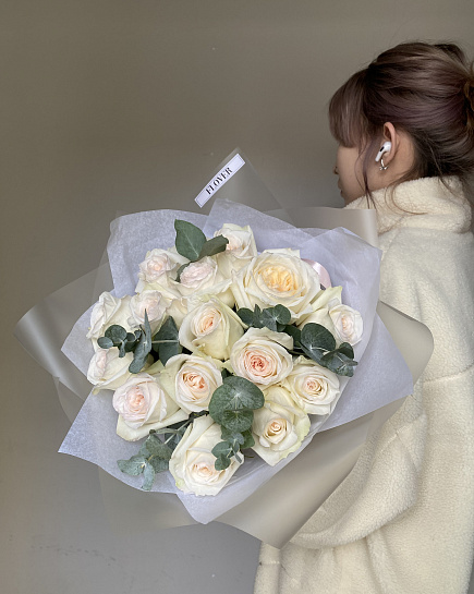 15 Пионовидных роз White O'hara  с доставкой по Астане
