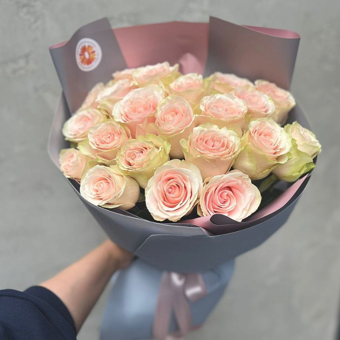 Bouquet of 21 Dutch beige roses