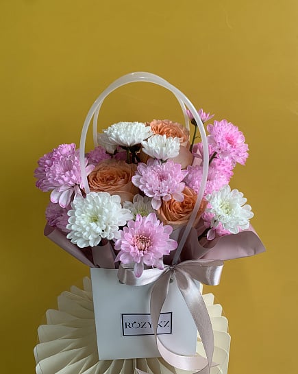 Пастельный микс из хризантем и кустовых роз with delivery to Astana