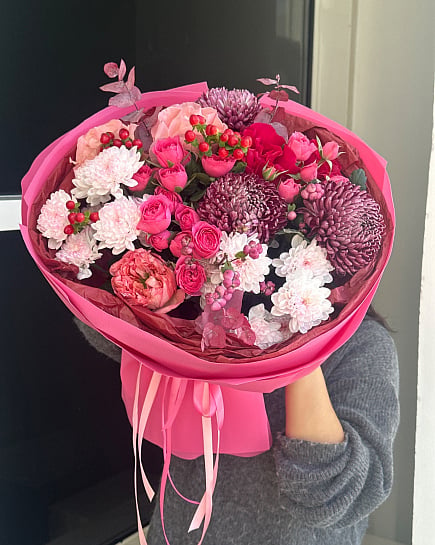 Большой круглый букет с розовыми и красными розами with delivery to Astana